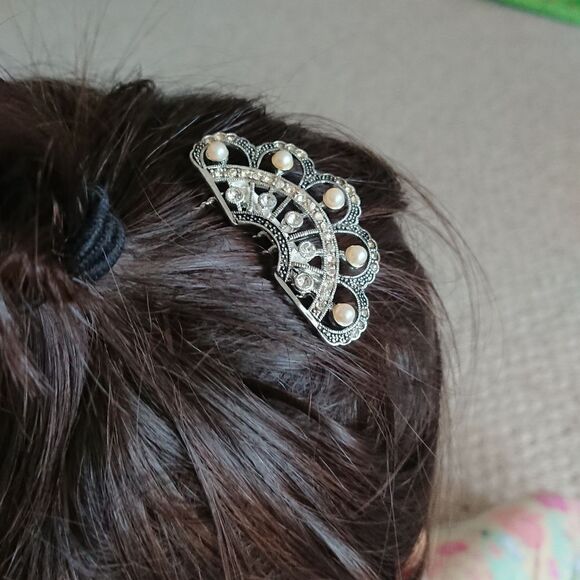 Fan Shaped Comb with crystals and pearls main image 6